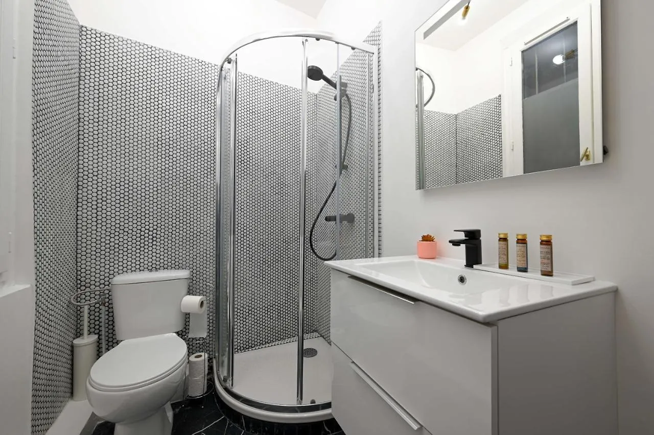 Modern Large Studio Apartment For 3 Parijs