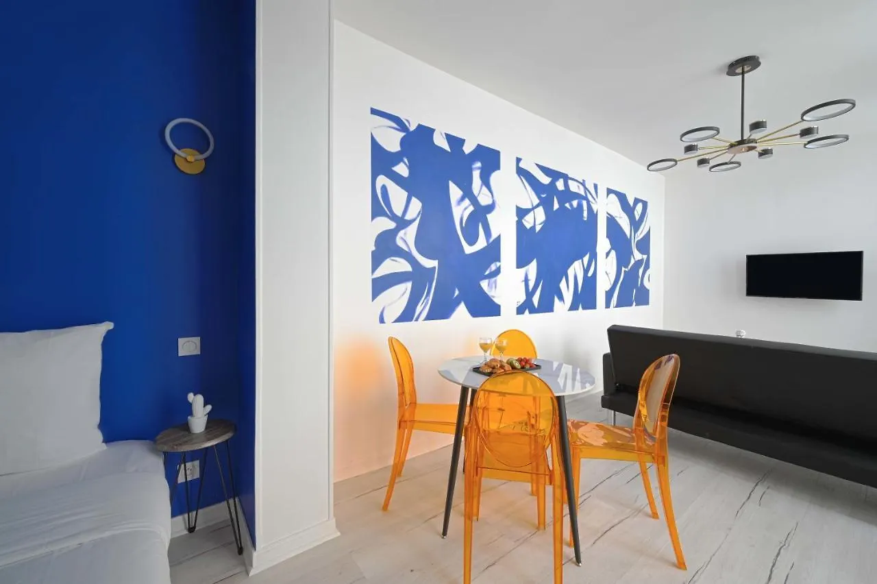 Modern Large Studio Apartment For 3 Paris France
